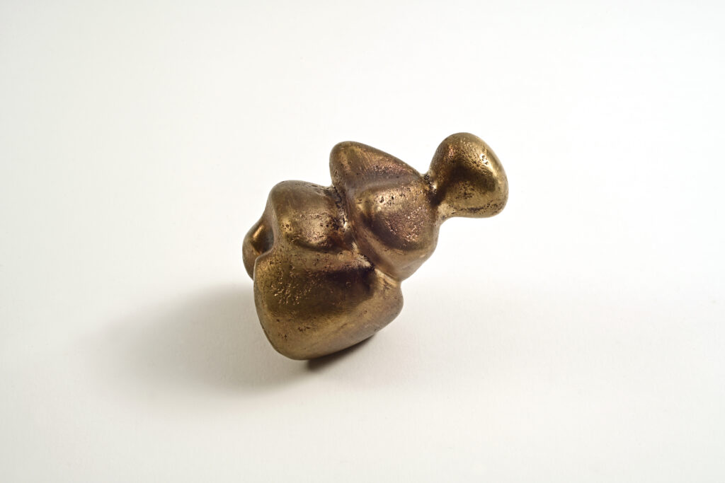 Bronze-Skulptur "Urmutter - Die Geburt der Zukunft" im Stil der Venus von Willendorf vom Kölner Künstler Stefan Zöllner aus dem Bildhauerkurs