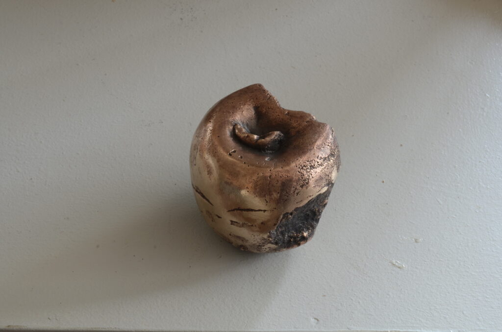 Fertige Bronzeskulptur einer Kursteilnehmerin
